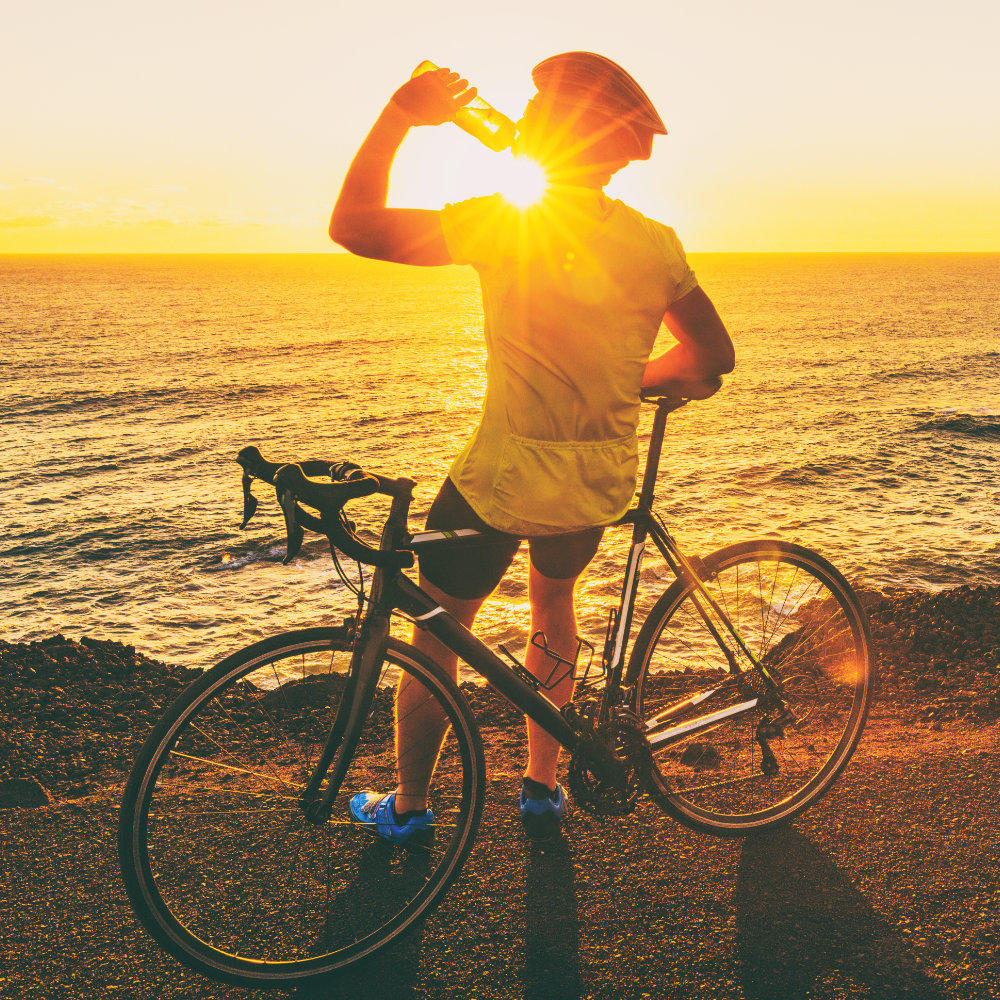 Cyklista pije ReMyte