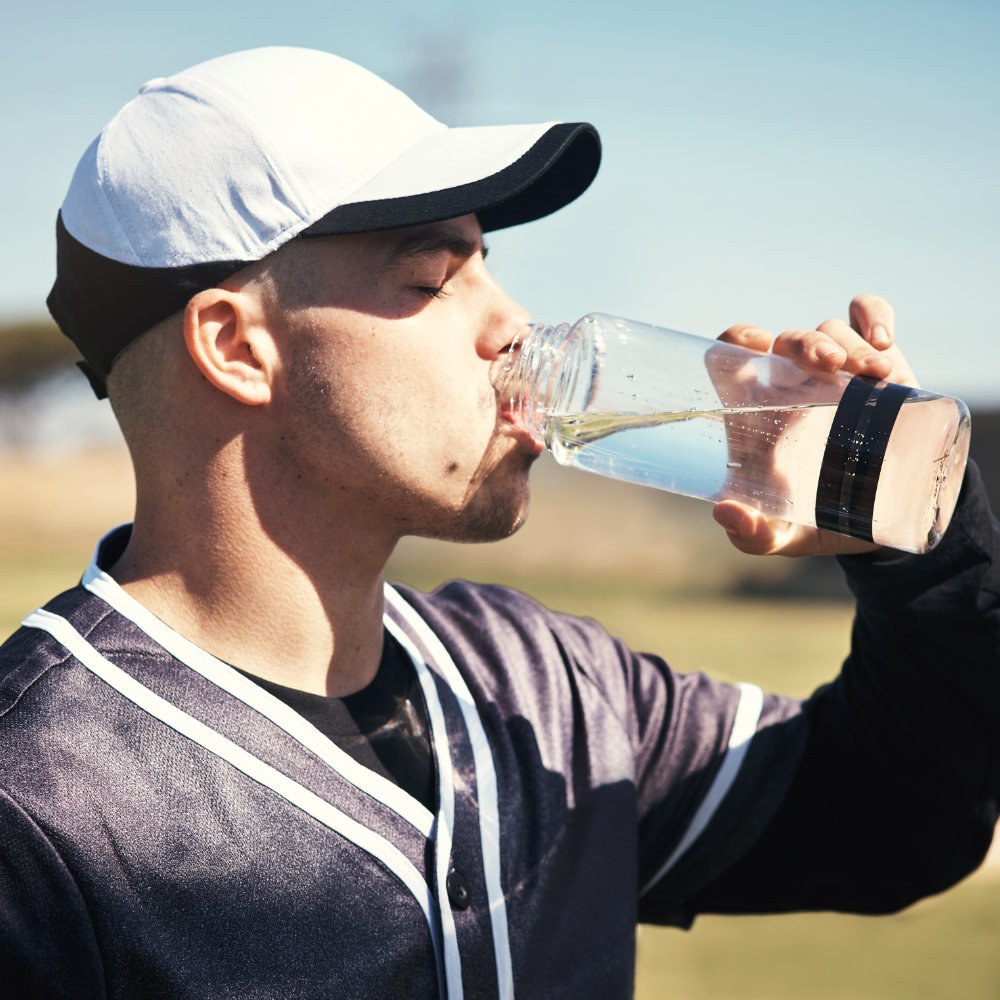 Sportovec pije ReMag